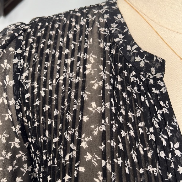JOIE Ditsy Floral Pleated Blouse - Size Small - Picture 5 of 16